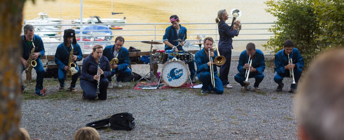 đș La fanfare Les SonâenBulles dĂ©barque Ă la base nautique ! đ¶